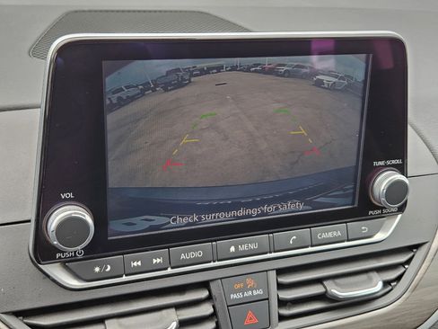Used 2025 Nissan Altima 2.5 SV FWD image 24