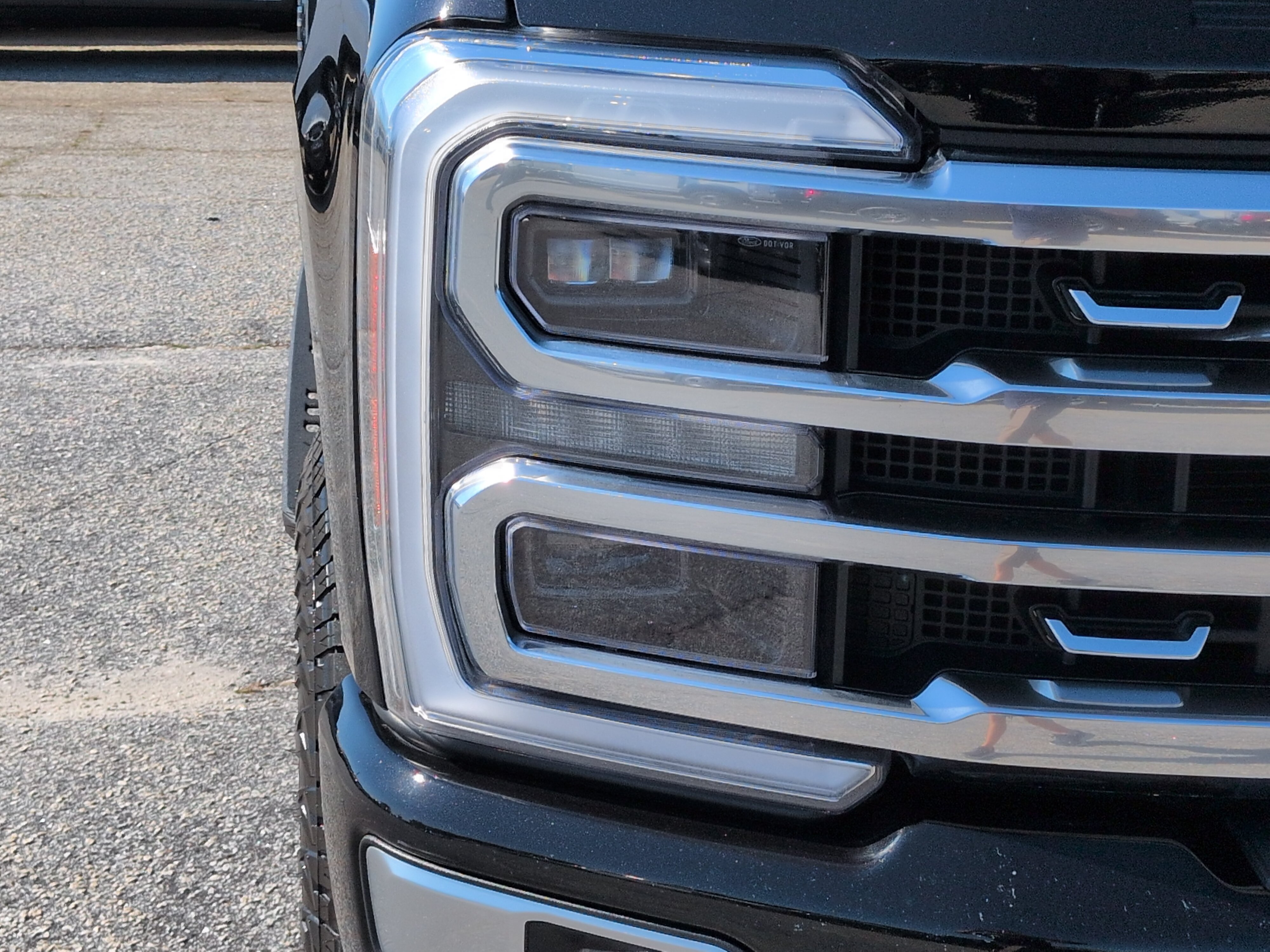 Certified 2024 Ford F250 Platinum w/ Tremor Off-Road Package AWD/4WD image 8