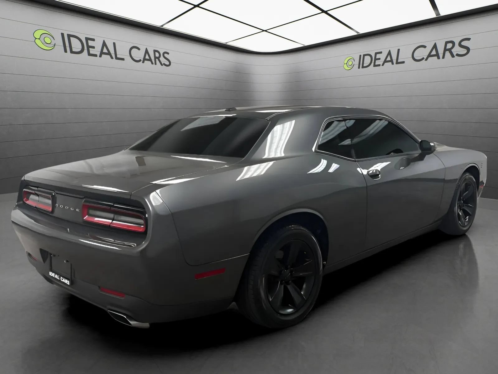 Used 2016 Dodge Challenger SXT RWD image 5