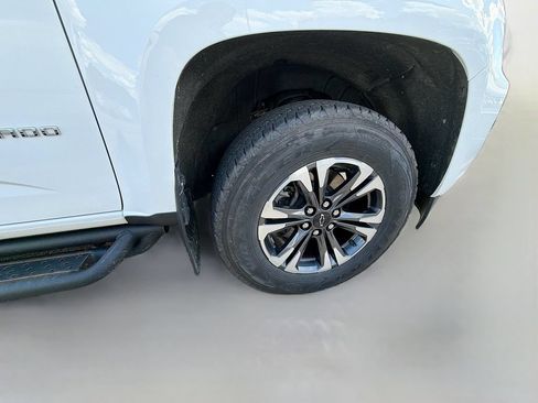 Used 2022 Chevrolet Colorado Z71 AWD/4WD image 10