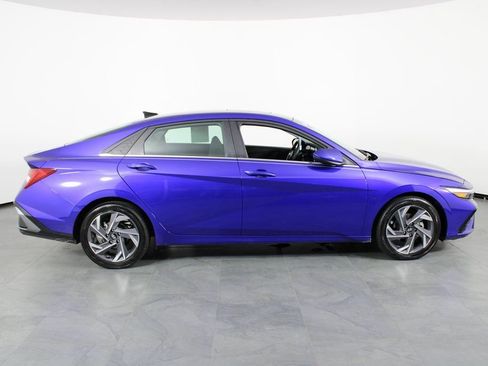 Certified 2025 Hyundai Elantra SEL image 12