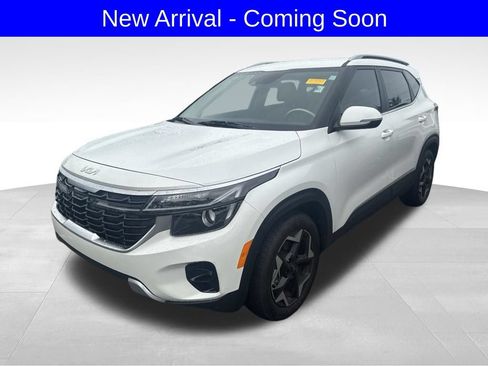 Used 2024 Kia Seltos EX FWD image 2