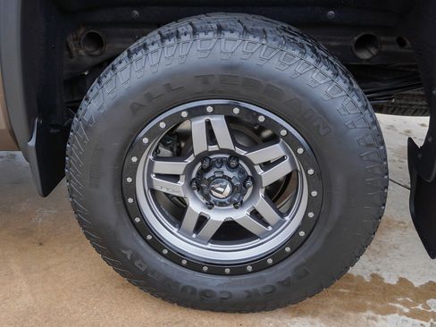 Used 2015 GMC Sierra 1500 SLE image 13