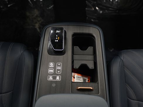 Used 2024 Nissan Ariya AWD image 18