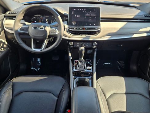 Used 2025 Jeep Compass Limited image 19