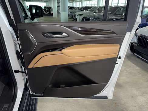 Used 2024 Cadillac Escalade ESV Premium Luxury w/ Performance Package AWD/4WD image 11