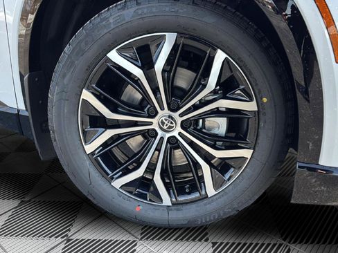 New 2026 Toyota Crown Signia XLE image 13