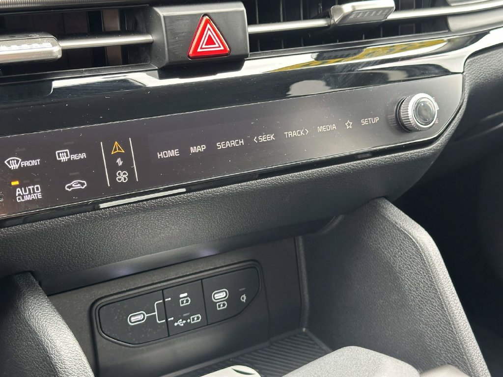 Used 2026 Kia Sportage EX FWD image 24