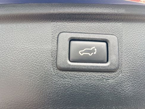 Used 2017 Subaru Outback 2.5i Premium image 16