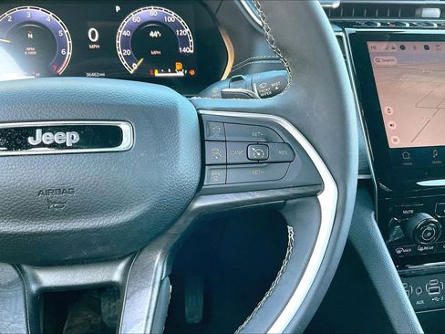 Certified 2024 Jeep Grand Cherokee Limited image 17