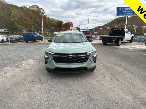 Certified 2024 Chevrolet Trax RS w/ Sunroof Package image 3