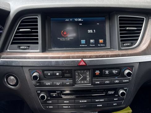 Used 2015 Hyundai Genesis 5.0 RWD image 4
