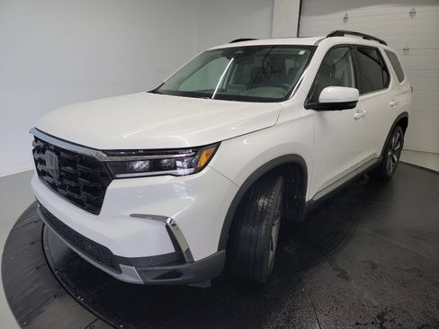 Used 2025 Honda Pilot Elite image 3