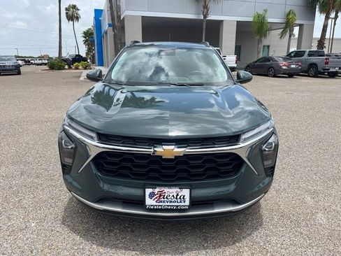 Used 2025 Chevrolet Trax LT w/ Driver Confidence Package FWD image 2