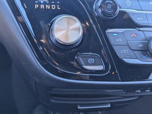 Used 2020 Chrysler Pacifica Touring w/ S Appearance Package FWD image 24