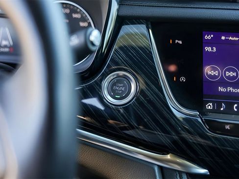 Used 2025 Cadillac XT6 Premium Luxury image 18