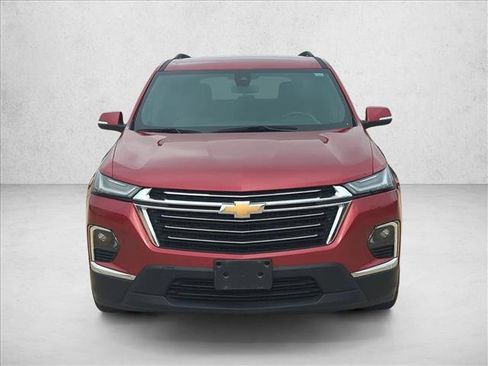 Used 2023 Chevrolet Traverse LT image 2