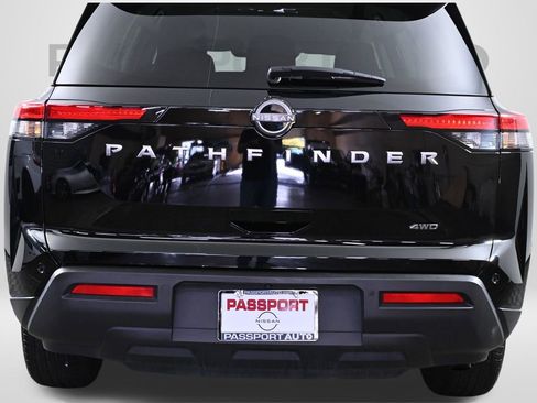 Used 2025 Nissan Pathfinder SV image 9