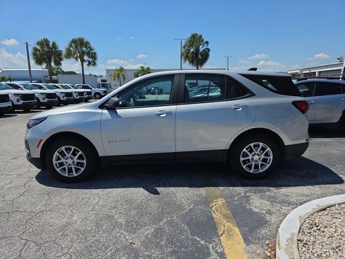 Used 2022 Chevrolet Equinox LS image 3