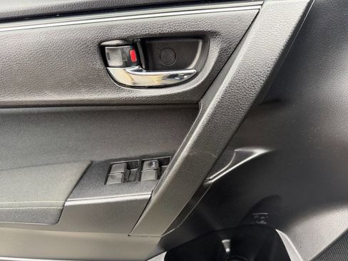 Used 2018 Toyota Corolla LE w/ LE Premium Package w/Moonroof image 27