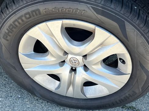 Used 2014 Toyota RAV4 LE image 21