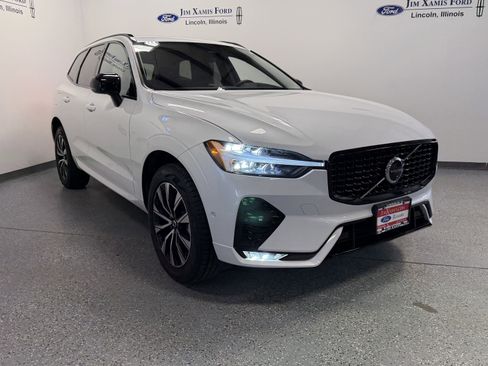 Used 2025 Volvo XC60 B5 Plus AWD/4WD image 34