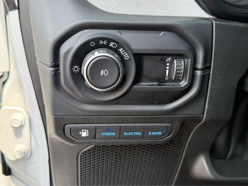 Used 2024 Jeep Wrangler Unlimited Sahara AWD/4WD image 23
