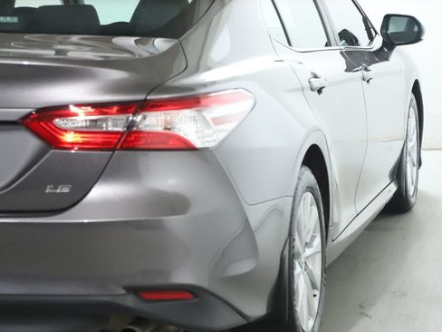 Used 2020 Toyota Camry LE FWD image 38