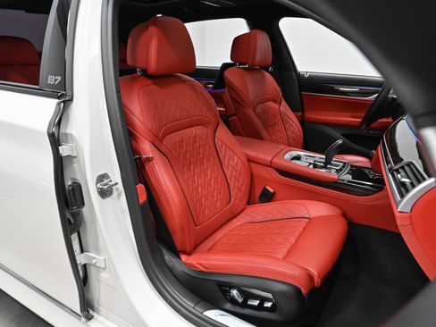 Used 2022 BMW ALPINA B7 xDrive w/ Luxury Rear Seating Package image 47