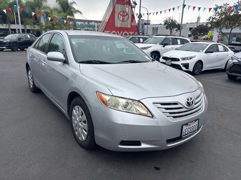Used 2009 Toyota Camry LE FWD image 2