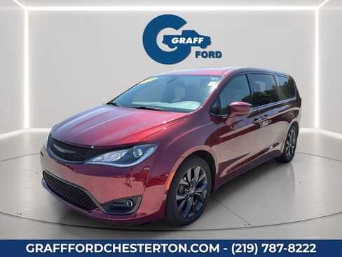 Used 2019 Chrysler Pacifica Touring Plus w/ S Appearance Package FWD image 1