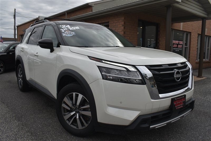 Used 2024 Nissan Pathfinder SL AWD/4WD image 1
