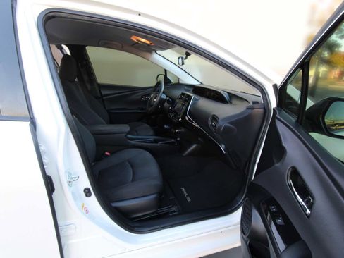 Used 2016 Toyota Prius Two image 25