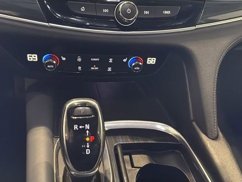 Used 2019 Buick Enclave Essence AWD/4WD image 27