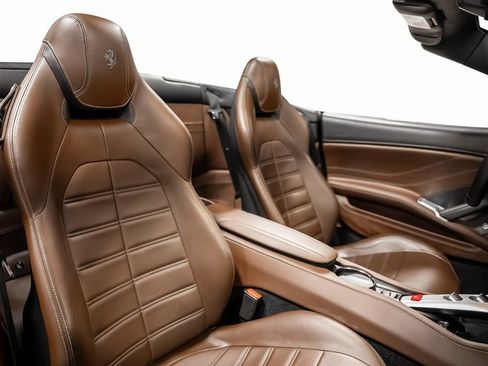 Used 2015 Ferrari California T image 35
