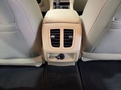 Used 2015 Ford Taurus SE image 26