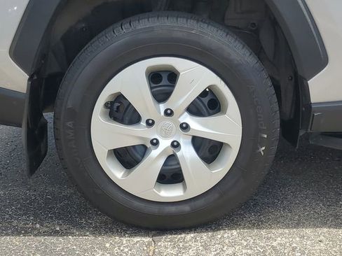 Used 2020 Toyota RAV4 LE image 5