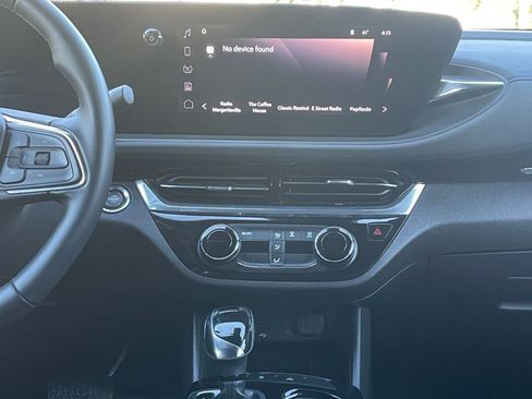 Used 2025 Buick Envista Sport Touring image 18