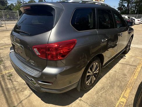 Used 2017 Nissan Pathfinder SL w/ SL Premium Package AWD/4WD image 4