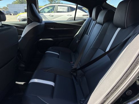 Used 2025 Toyota Camry SE image 13