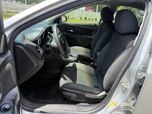 Used 2011 Chevrolet Cruze LT image 10