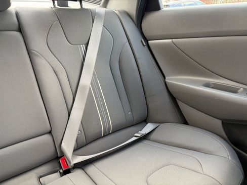 Used 2025 Hyundai Elantra SEL image 36