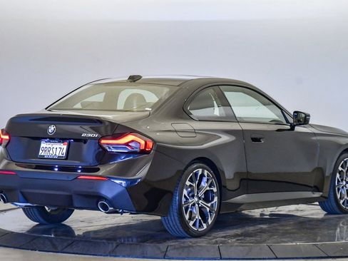 Used 2025 BMW 230i Coupe w/ Convenience Package image 5