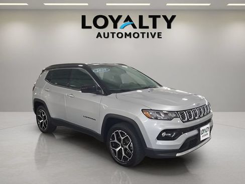 Used 2025 Jeep Compass Limited AWD/4WD image 7