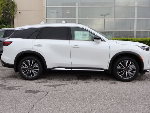 Certified 2026 INFINITI QX60 Luxe w/ Family Package image 7