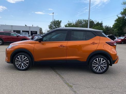 Used 2024 Nissan Kicks SV FWD image 2