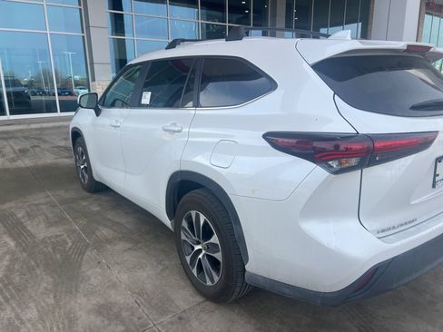 Used 2025 Toyota Highlander XLE image 19