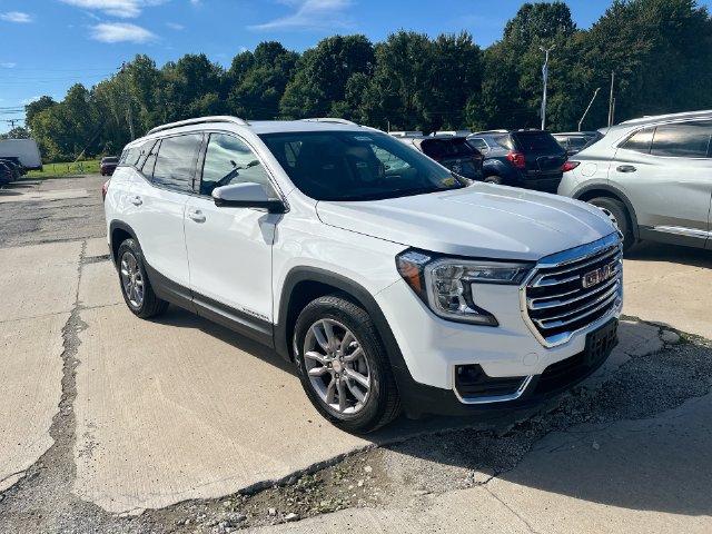 Used 2024 GMC Terrain SLT AWD/4WD image 11