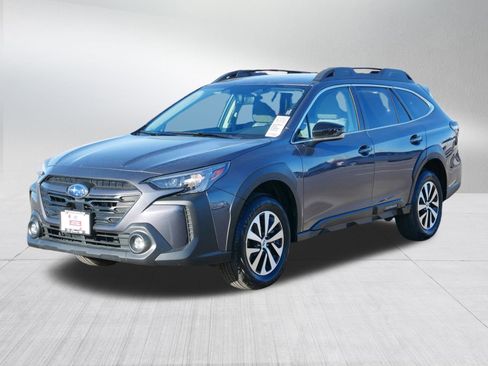 Certified 2025 Subaru Outback Premium image 3