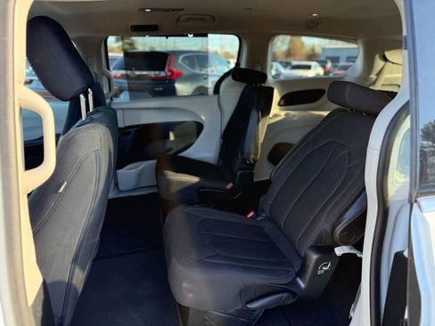 Used 2019 Chrysler Pacifica Touring Plus w/ Advanced Safetytec Group image 13